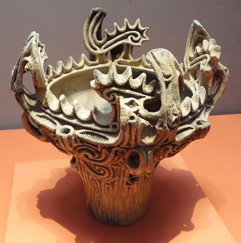 Jomon vessel 3000–2000 BCE, Flame-style Pottery