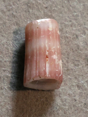 The oldest color decorative object in Japan, made from a type of tusk shell